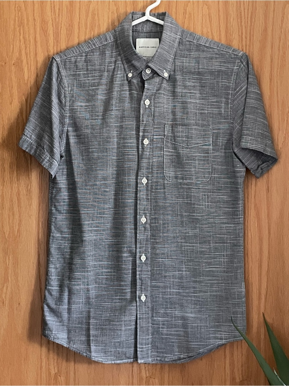 American Eagle Outfitters Gray Heather Short-Sleeve Button-Down Shirt